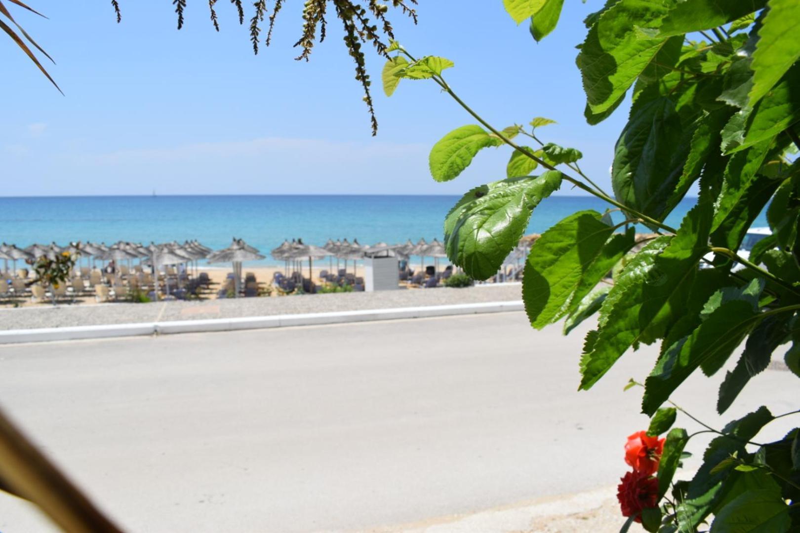 Mirto Beach Hotel & Restaurant Paralia Vrachou Eksteriør bilde